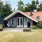 4 Person In Vaeggerlose Semesterbostad Bøtø By