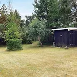 4 Person In Vaeggerlose Bøtø By