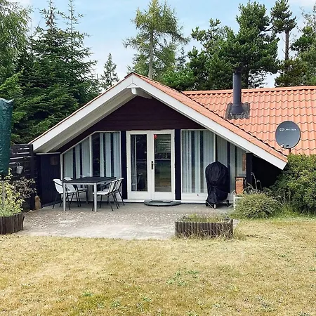 4 Person In Vaeggerlose Ferienhaus Bøtø By