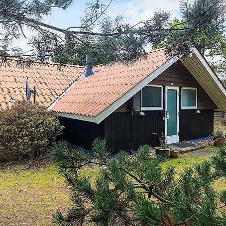 4 Person In Vaeggerlose * Bøtø By